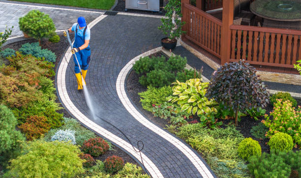 Best Garage Pressure Washing  in Montevideo, MN